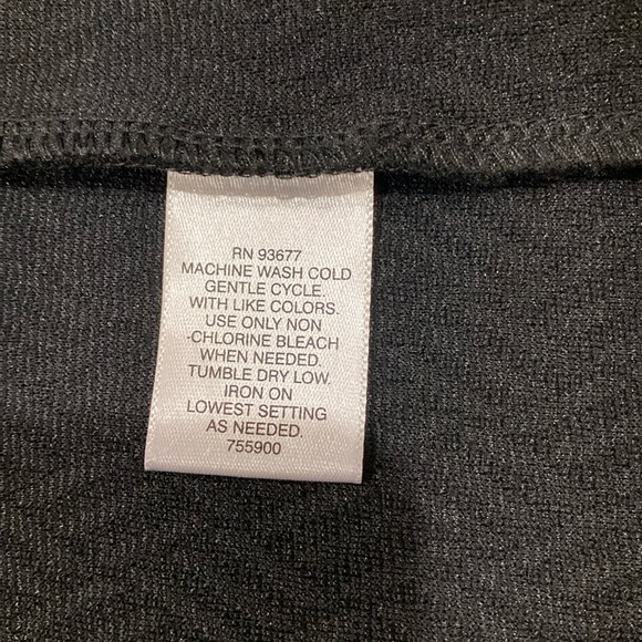 Liz Claiborne ladies black textured peplum top Size Large - Picture 4 of 4